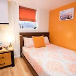 Elegant 2 Bedroom Suite W Modern Amenities